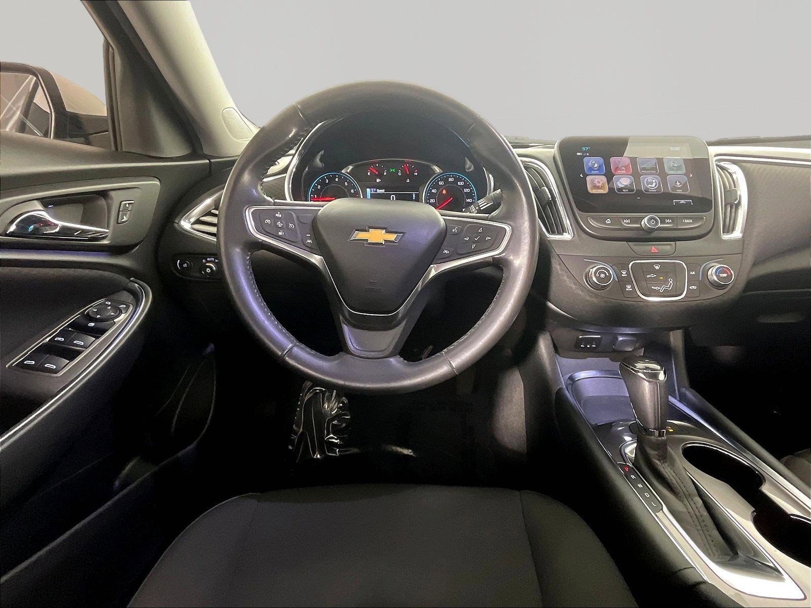 Used 2018 Chevrolet Malibu LT w/ Driver Confidence Package FWD image 8