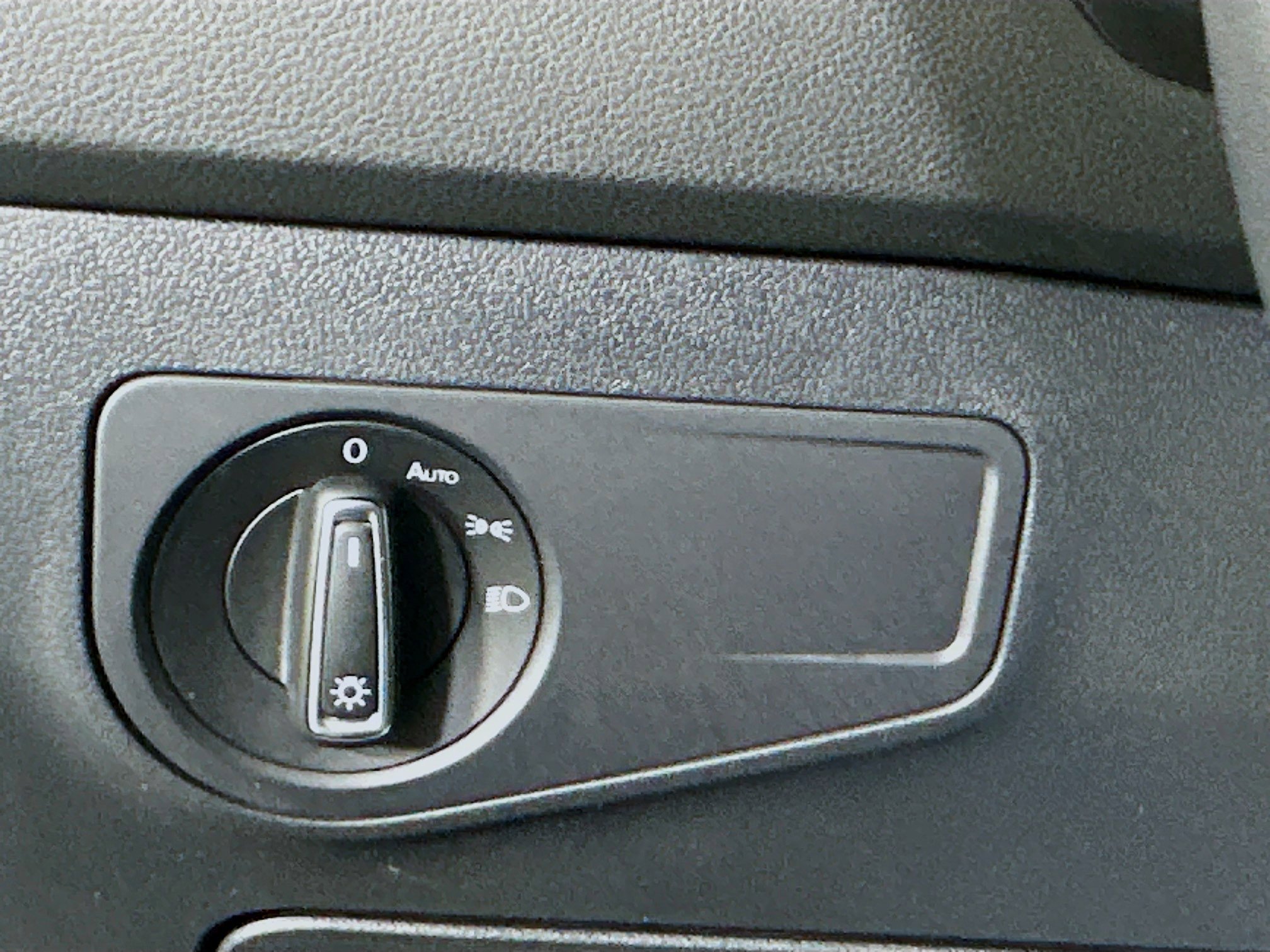 Used 2024 Volkswagen Tiguan SE image 17