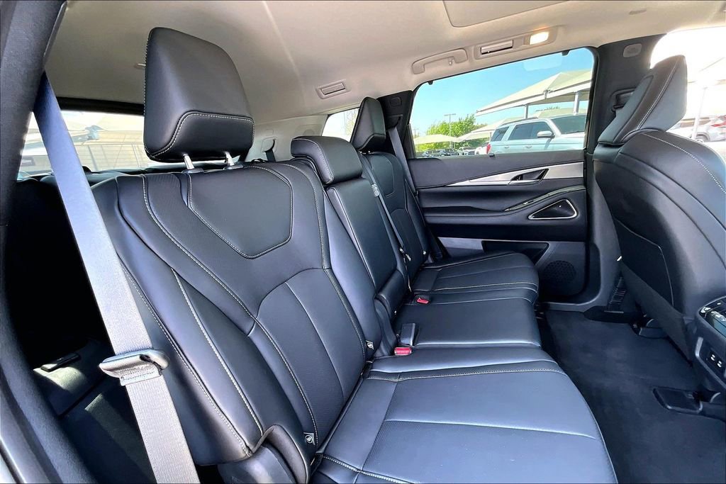 Certified 2026 INFINITI QX60 Luxe w/ Cargo Package FWD image 39