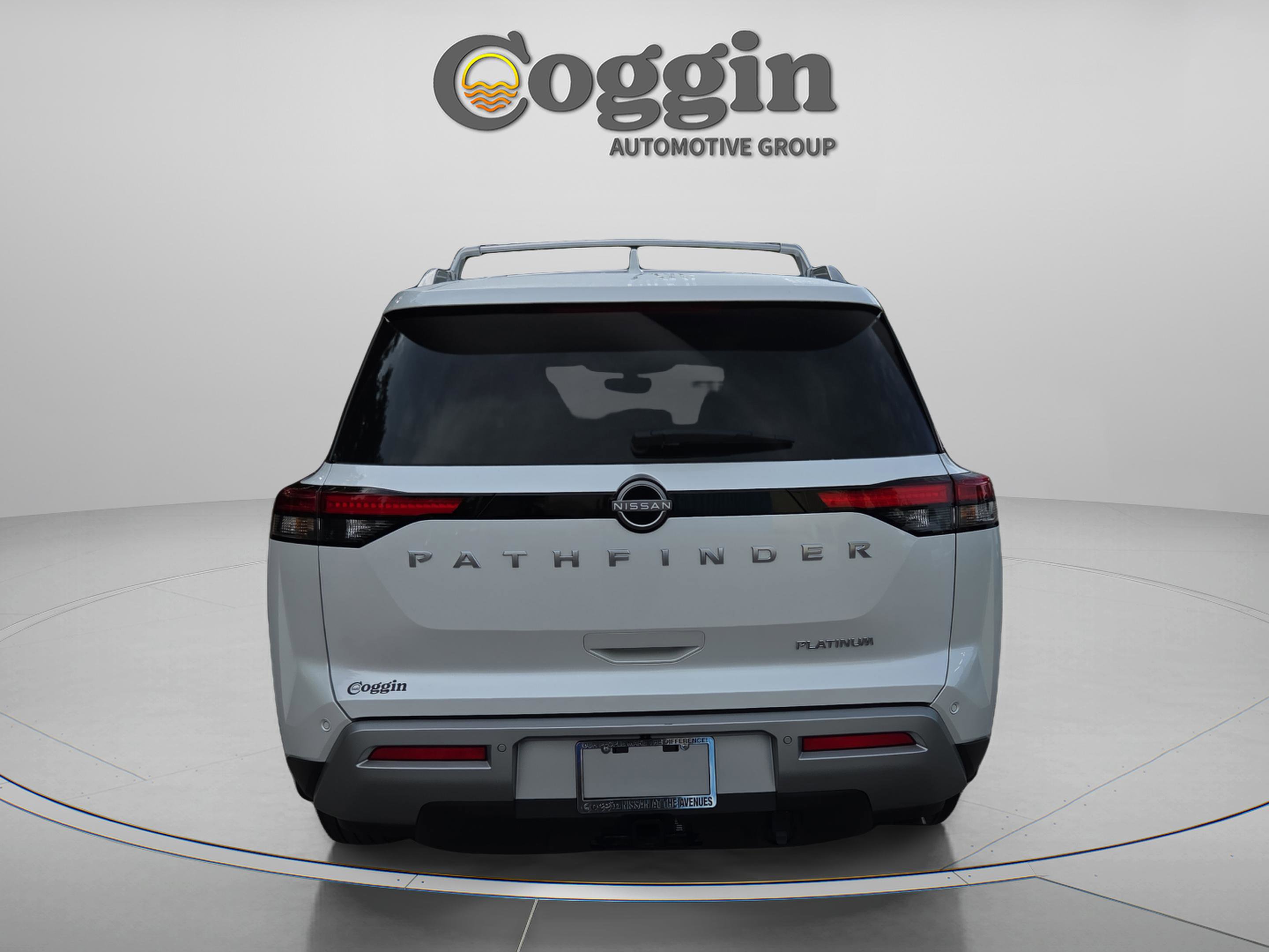 Used 2025 Nissan Pathfinder Platinum w/ Cargo Package FWD image 4