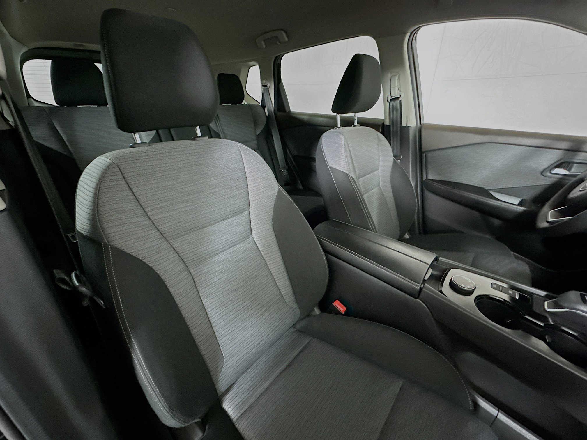 Used 2023 Nissan Rogue SV image 26