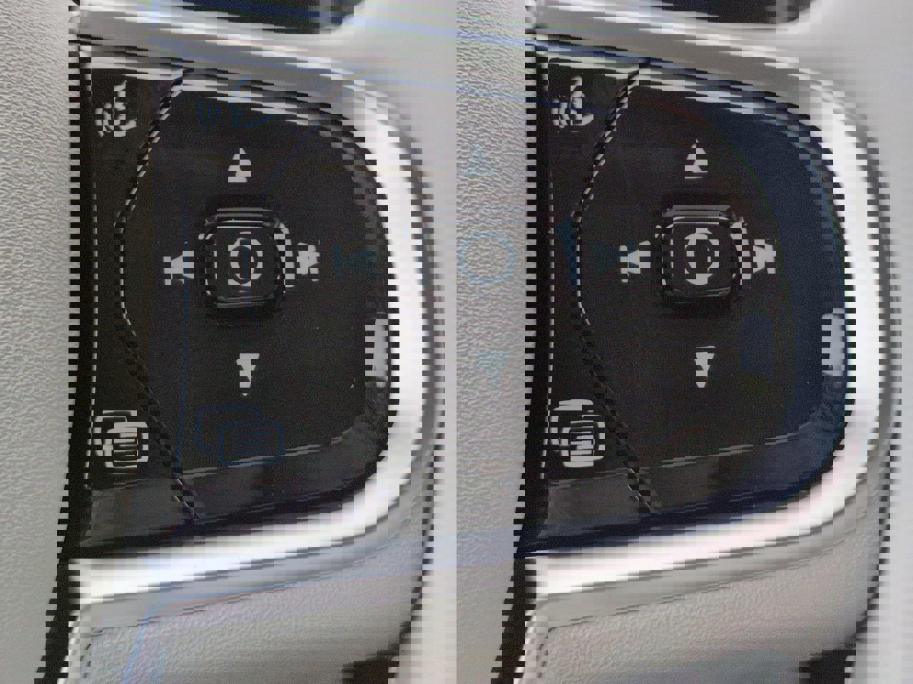 New 2025 Volvo XC90 T8 Plus w/ Protection Package Premier image 24