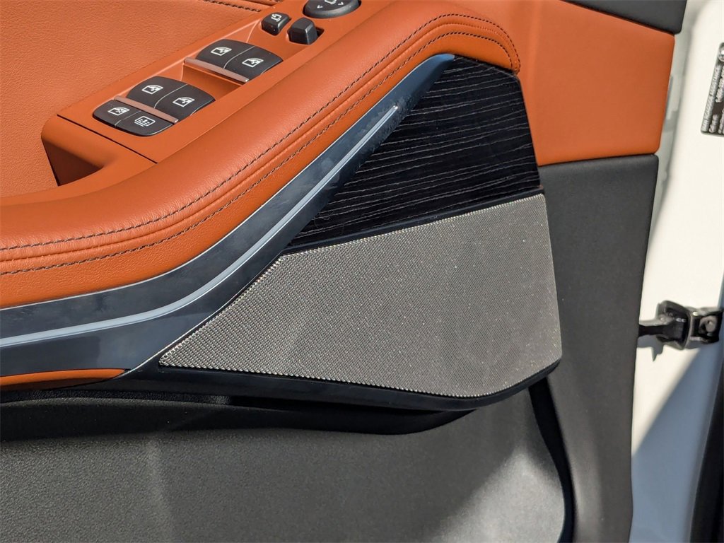 New 2026 BMW X7 M60i image 16