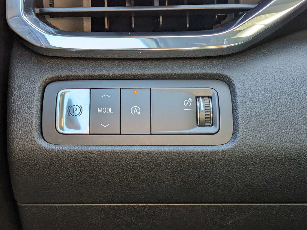 Used 2025 GMC Acadia Elevation FWD image 25