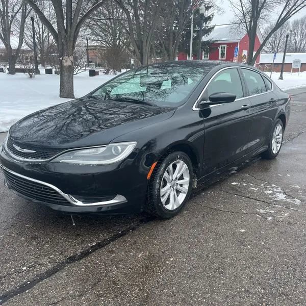 Used 2015 Chrysler 200 Limited w/ Convenience Group image 4