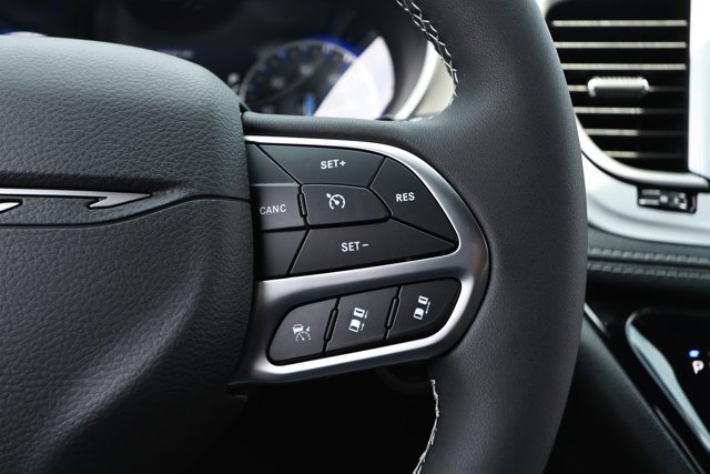 New 2027 Chrysler Pacifica Select FWD image 14