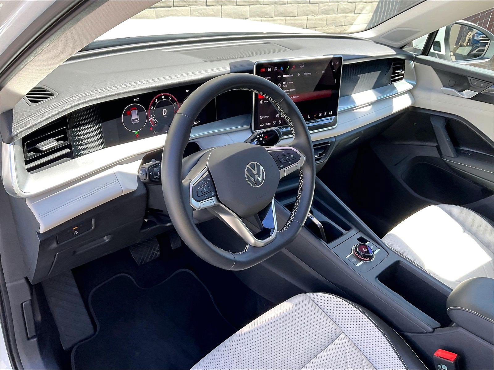 Certified 2025 Volkswagen Tiguan SE AWD/4WD image 13