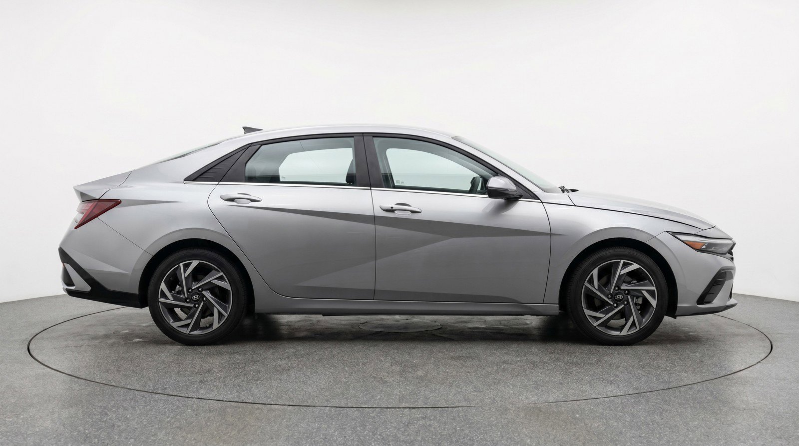 Used 2025 Hyundai Elantra SEL FWD image 11