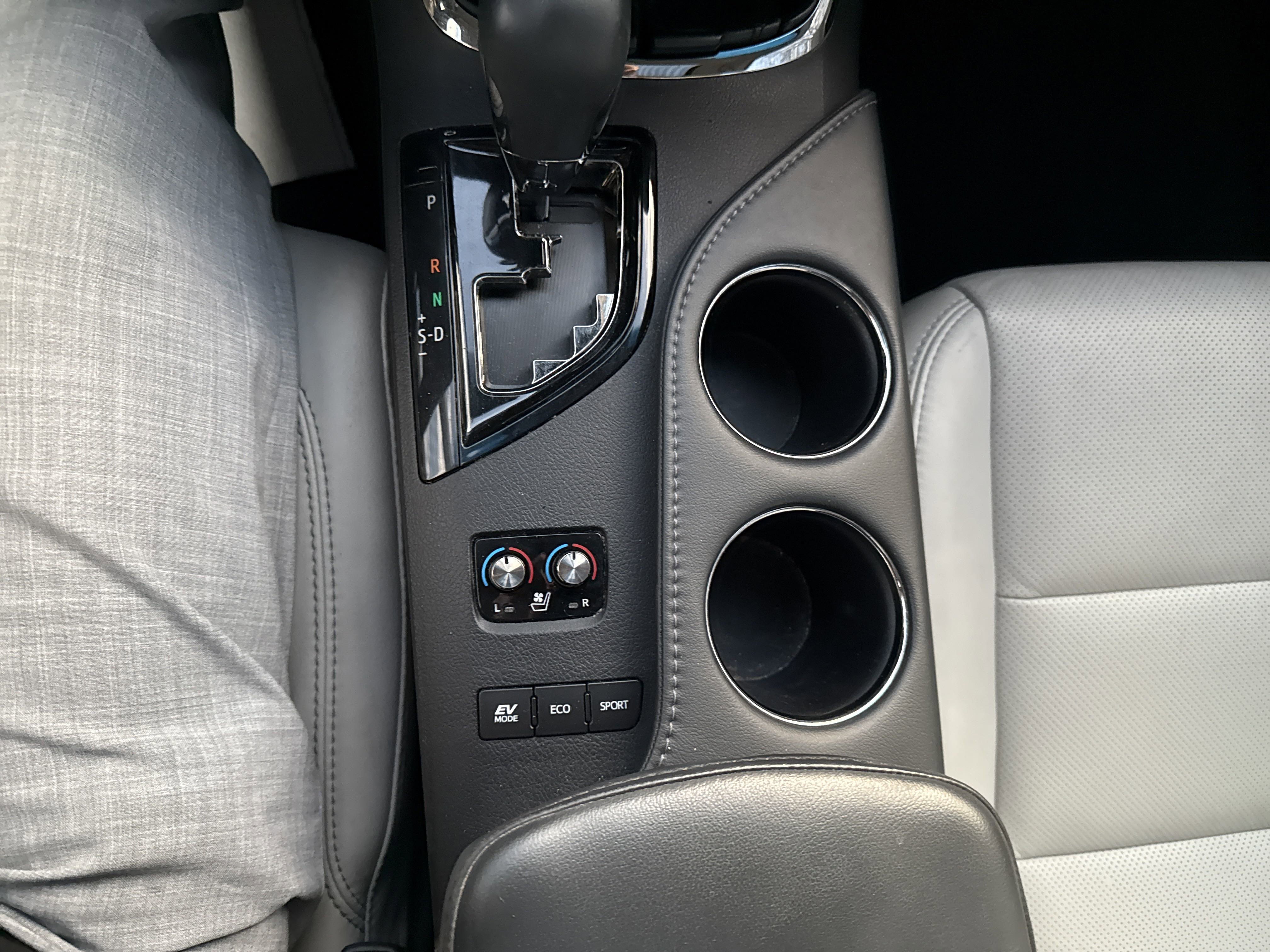 Used 2018 Toyota Avalon Limited image 24