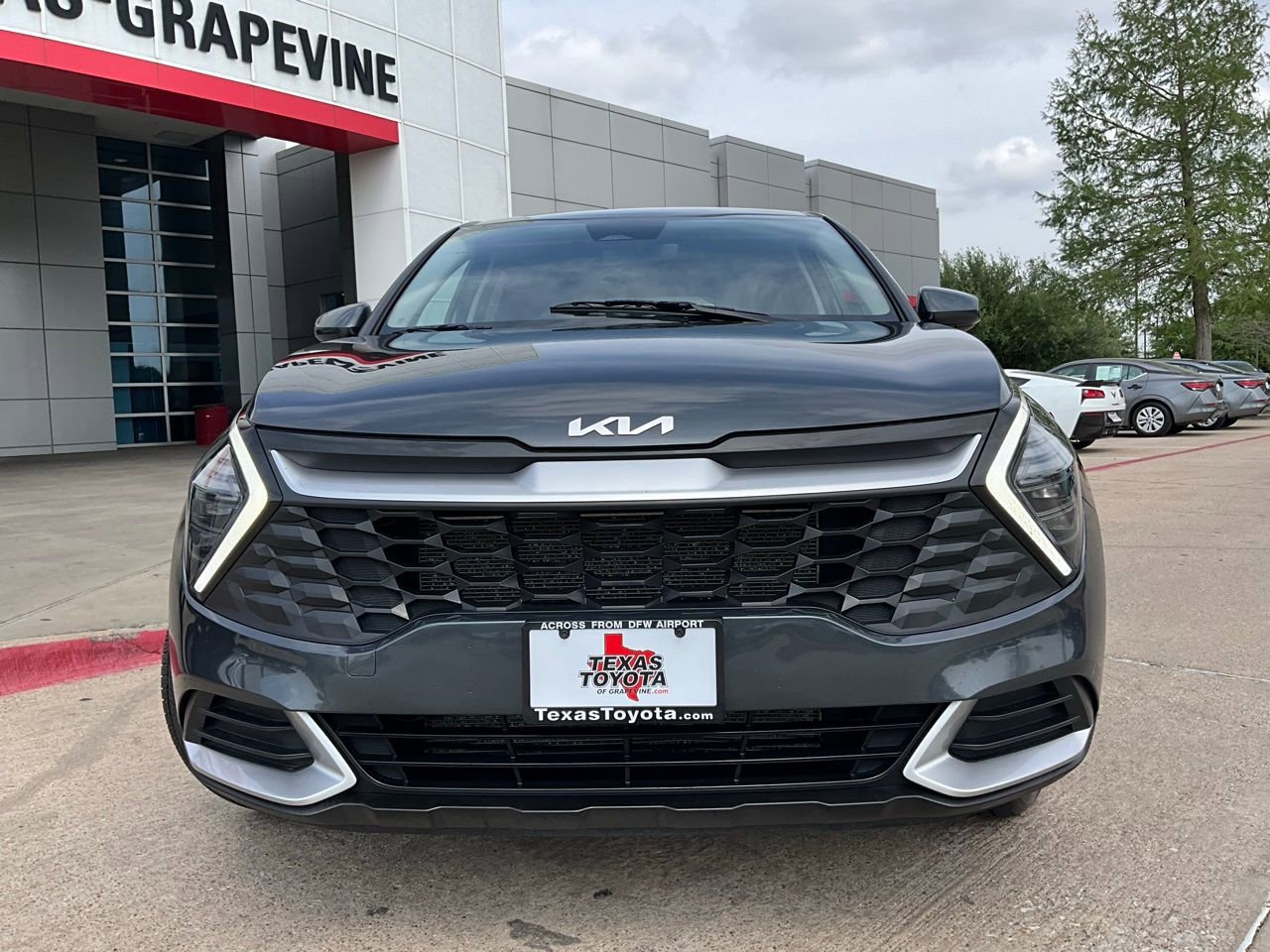 Used 2025 Kia Sportage LX image 3