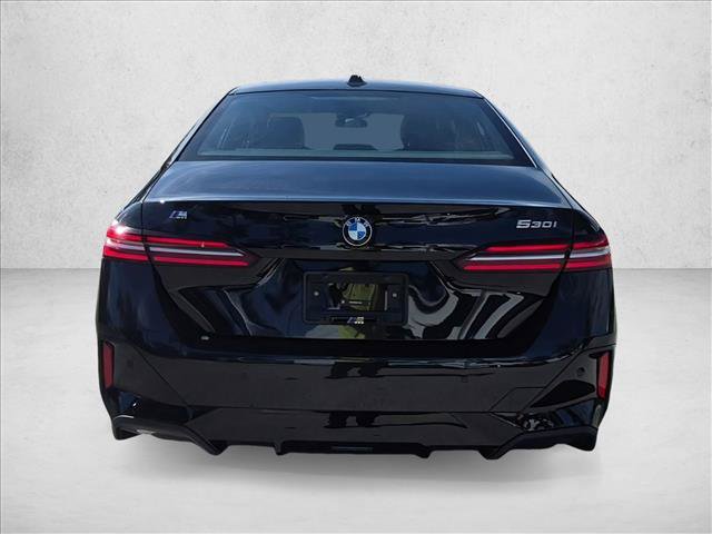 Used 2025 BMW 530i w/ M Sport Package RWD image 5