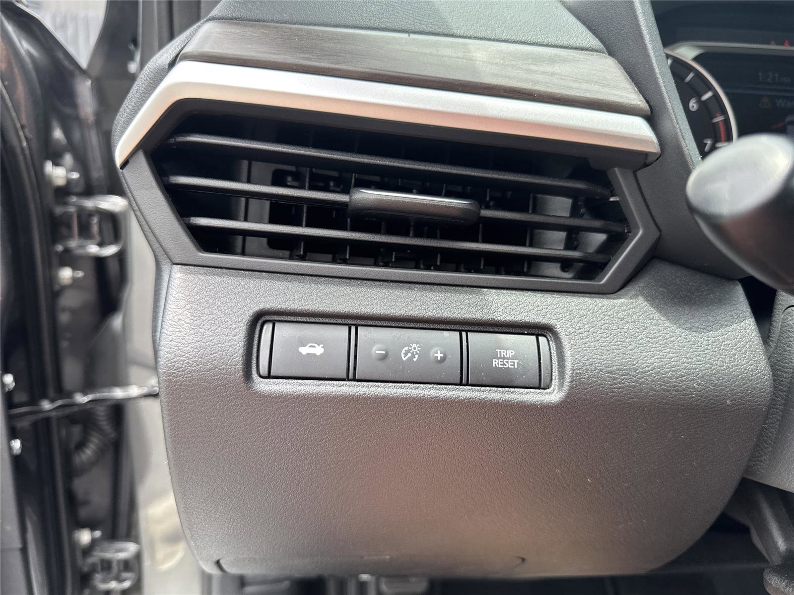 Used 2025 Nissan Altima 2.5 SV FWD image 19
