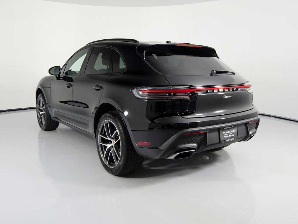 Certified 2025 Porsche Macan image 3