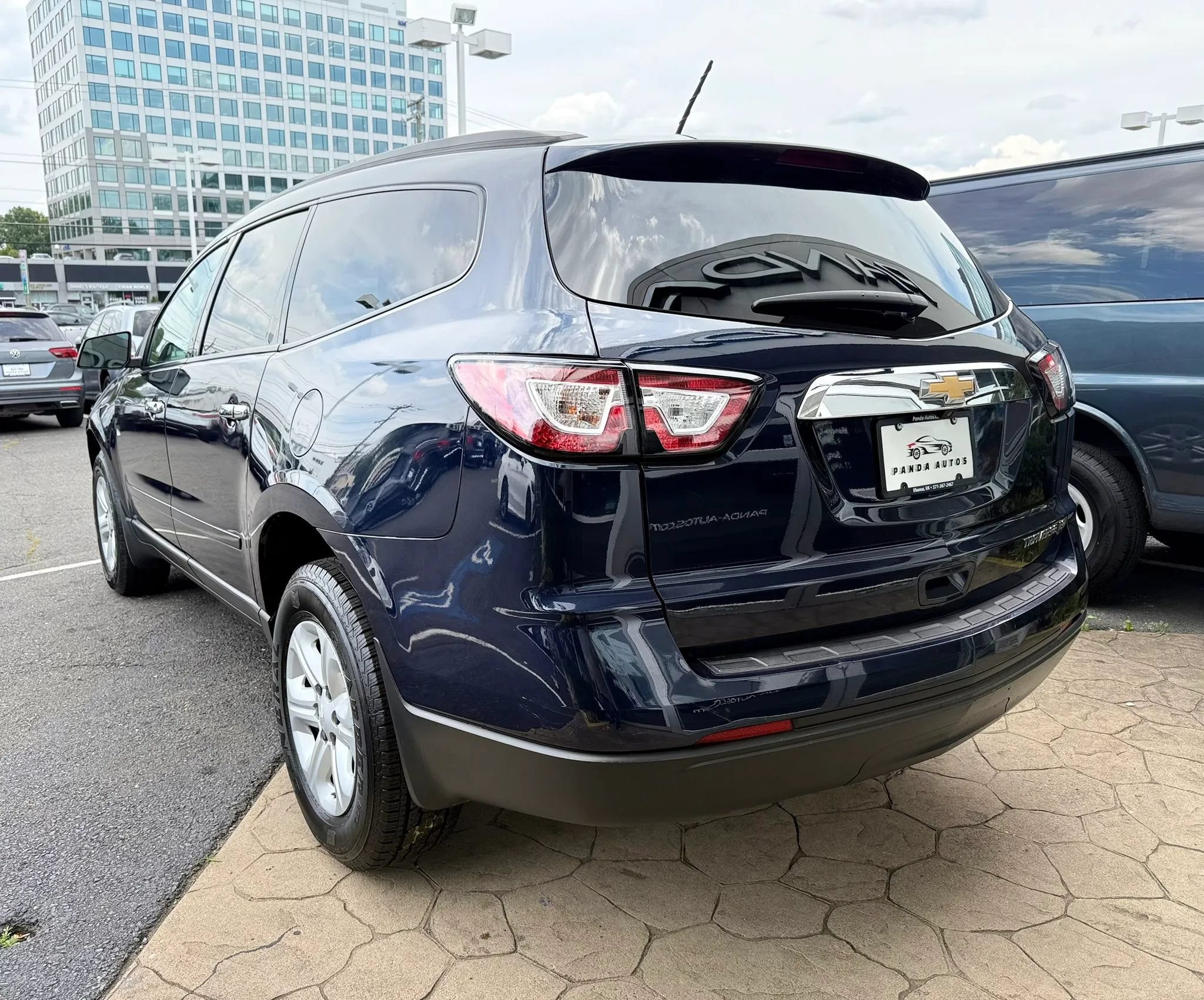 Used 2015 Chevrolet Traverse LS FWD image 4