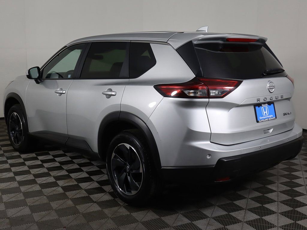 Used 2024 Nissan Rogue SV AWD/4WD image 7