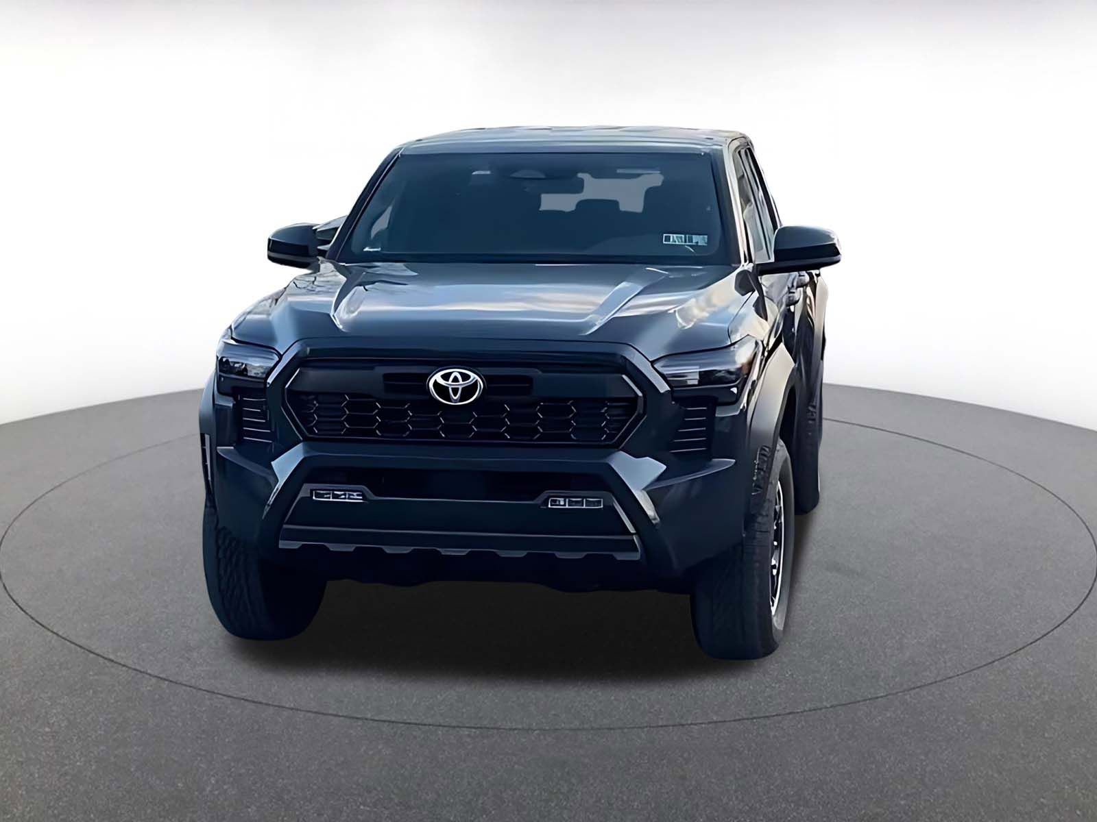 Used 2025 Toyota Tacoma SR image 4