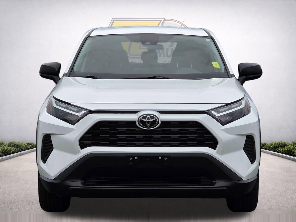 Used 2024 Toyota RAV4 LE AWD/4WD image 3