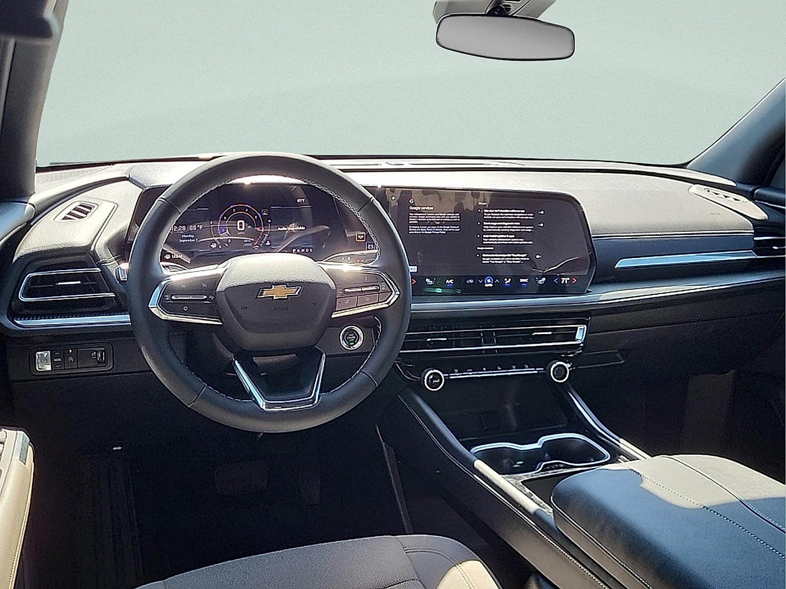 Used 2025 Chevrolet Traverse LT w/ Driver Confidence Package FWD image 16