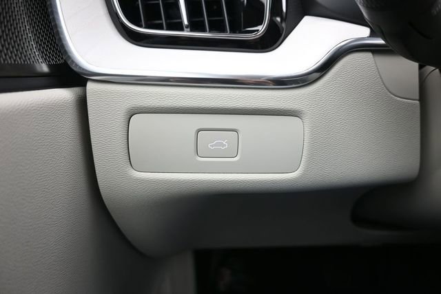 New 2026 Volvo XC60 B5 Ultra w/ Protection Package Premier AWD/4WD image 30