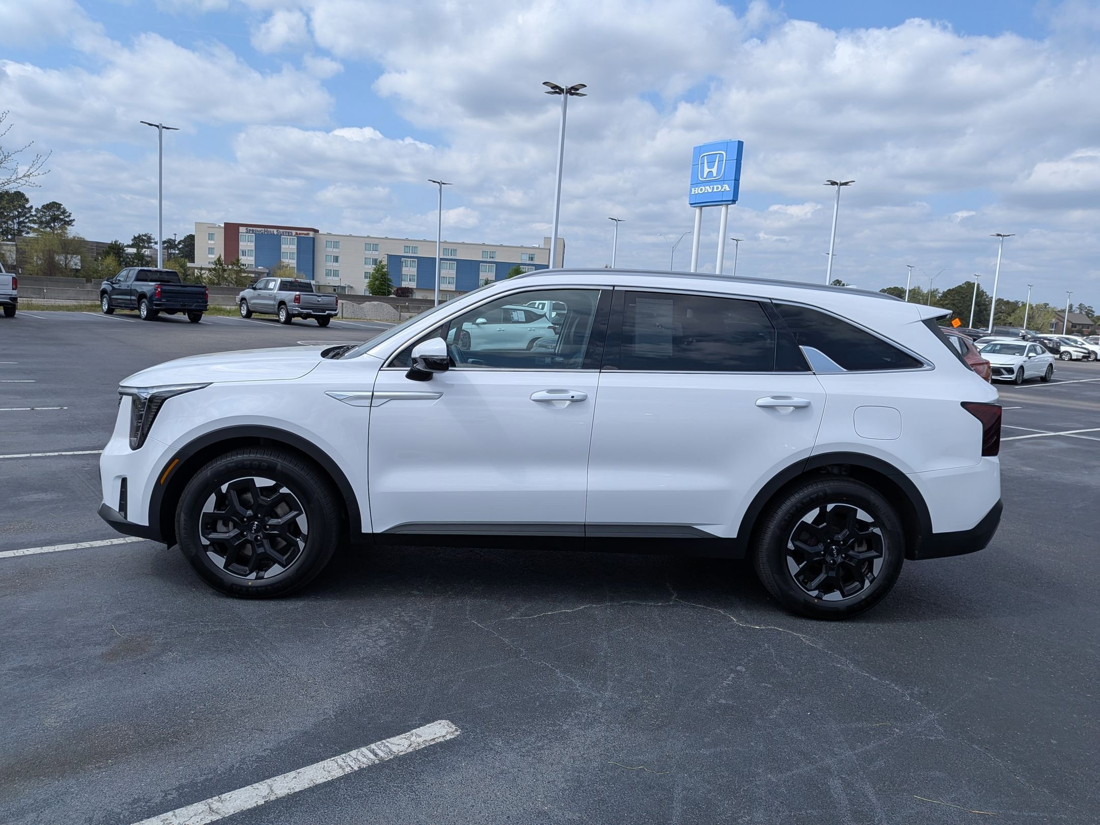 Used 2024 Kia Sorento S image 6