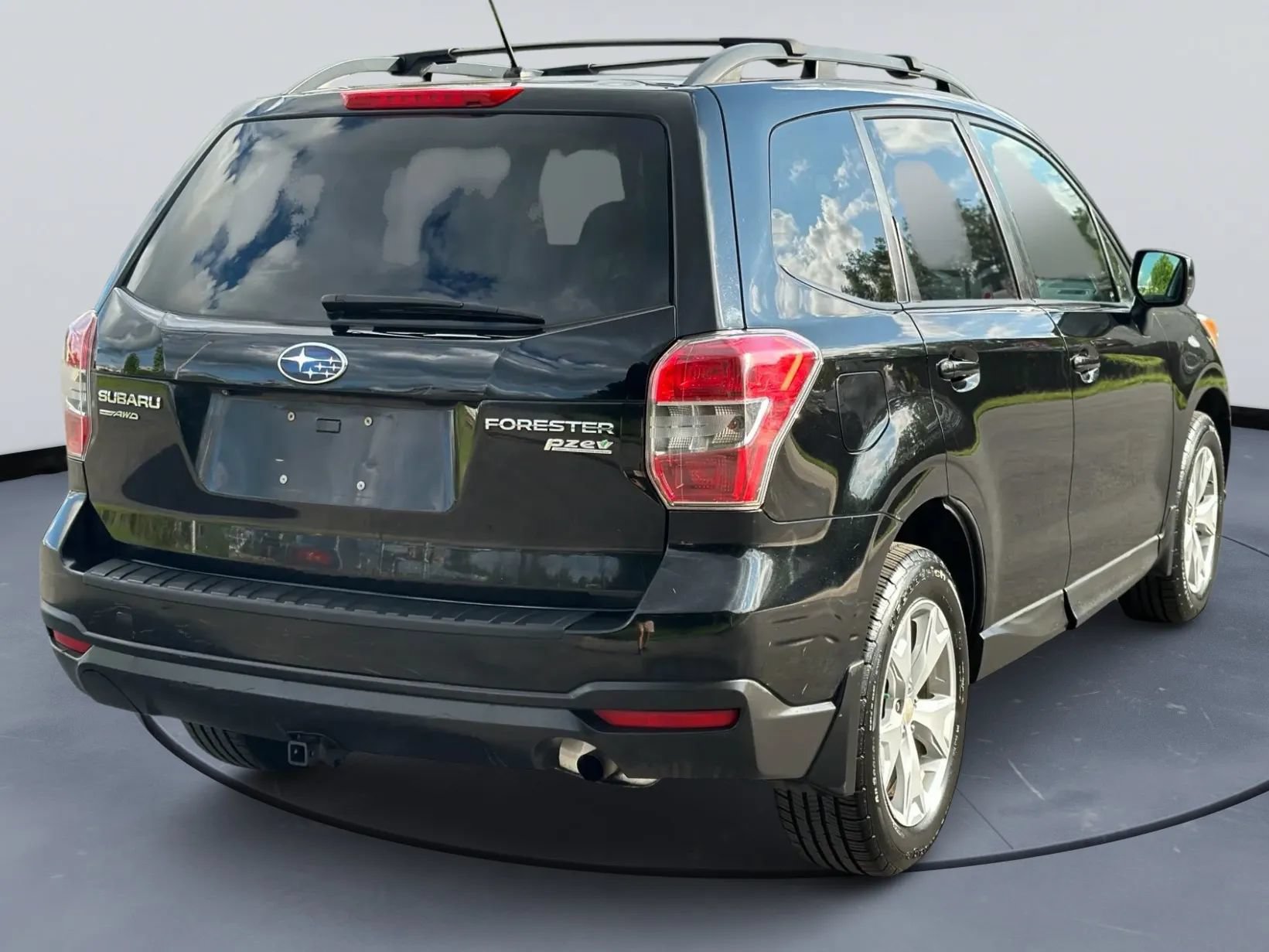 Used 2015 Subaru Forester 2.5i Premium w/ All-Weather Package AWD/4WD image 8
