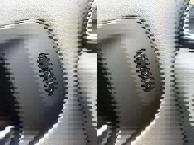 Used 2023 Chrysler Pacifica Touring-L image 18