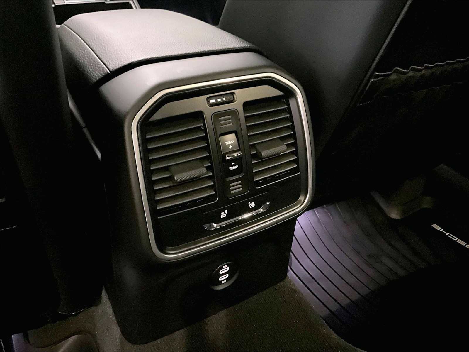 Used 2025 Porsche Macan image 29