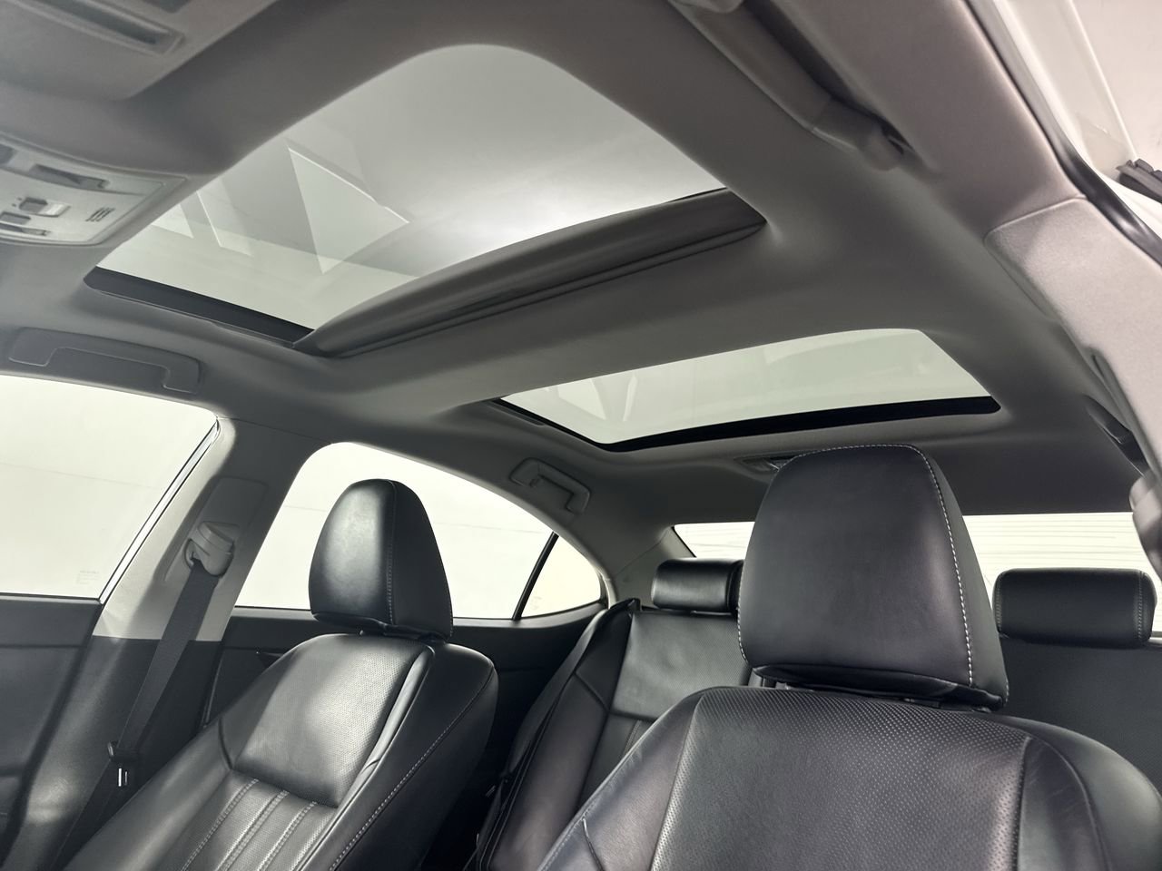 Used 2018 Lexus ES 350 w/ Luxury Package w/Wood Trim FWD image 12