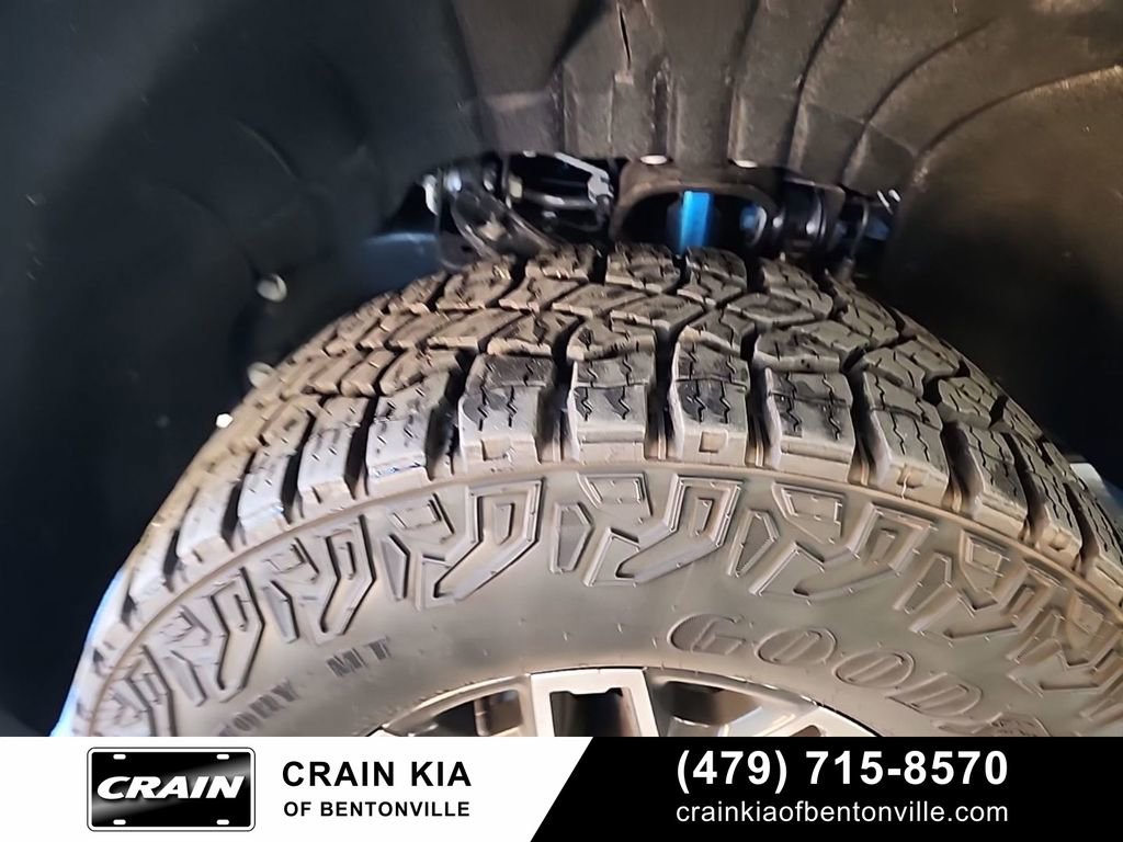 Used 2026 GMC Sierra 2500 AT4X image 10