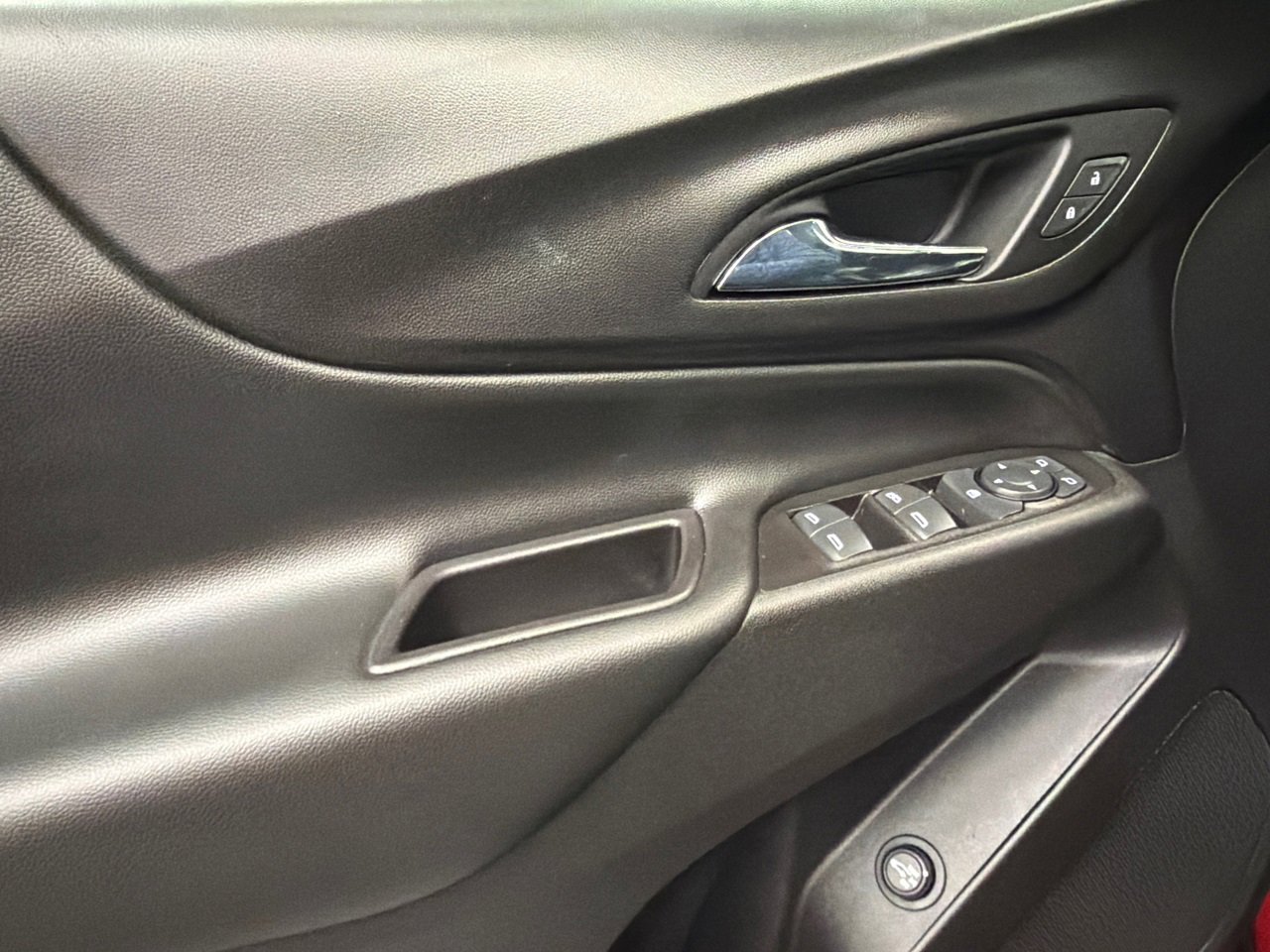 Used 2020 Chevrolet Equinox LT image 33