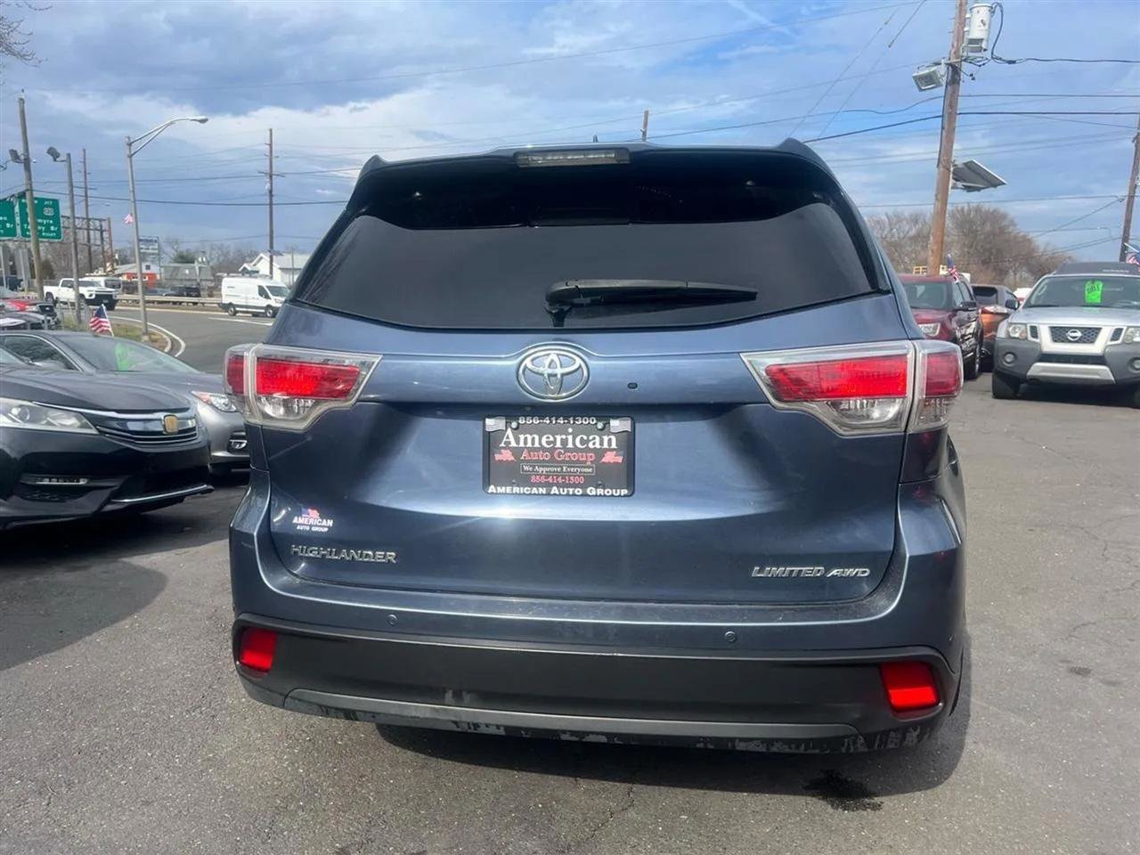 Used 2015 Toyota Highlander Limited image 9