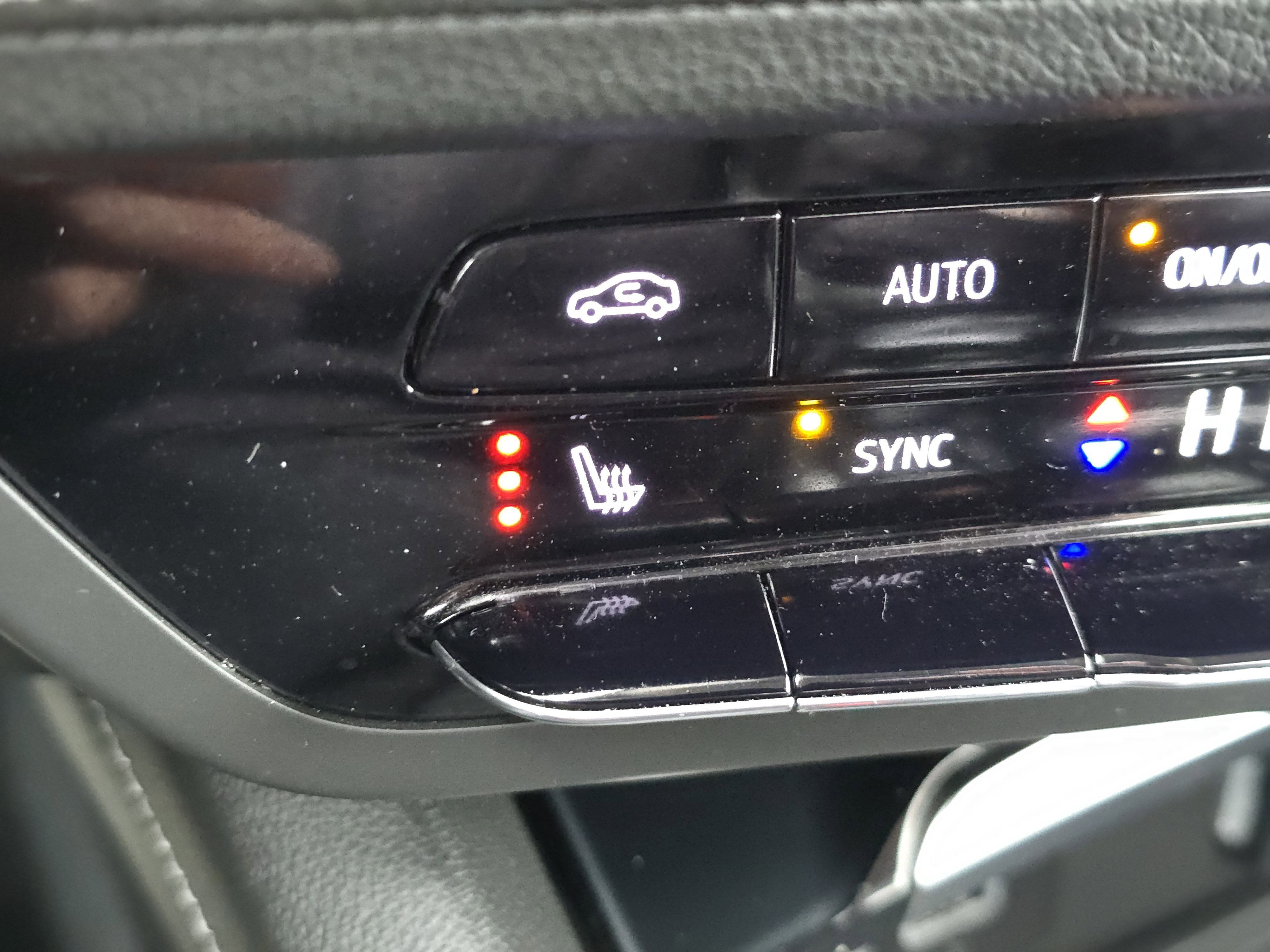 Used 2021 Buick Envision Essence w/ Sport Touring Package AWD/4WD image 25