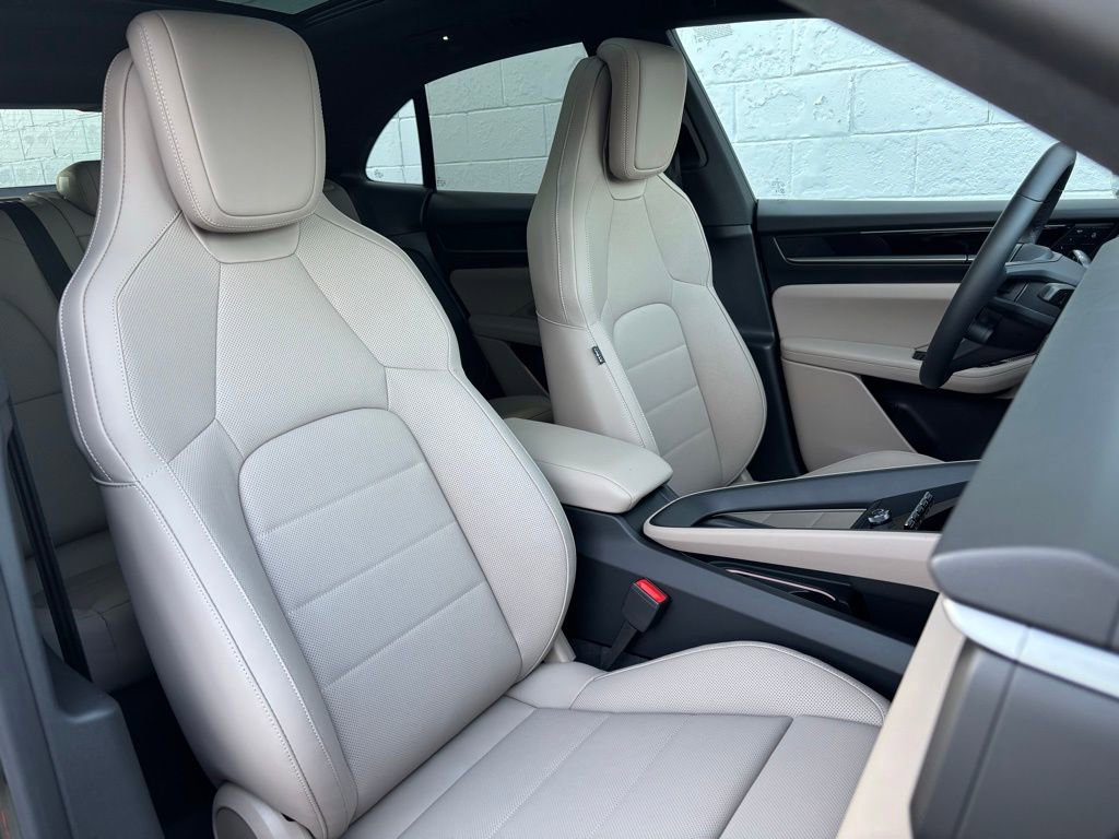 New 2025 Porsche Macan 4 Electric image 19