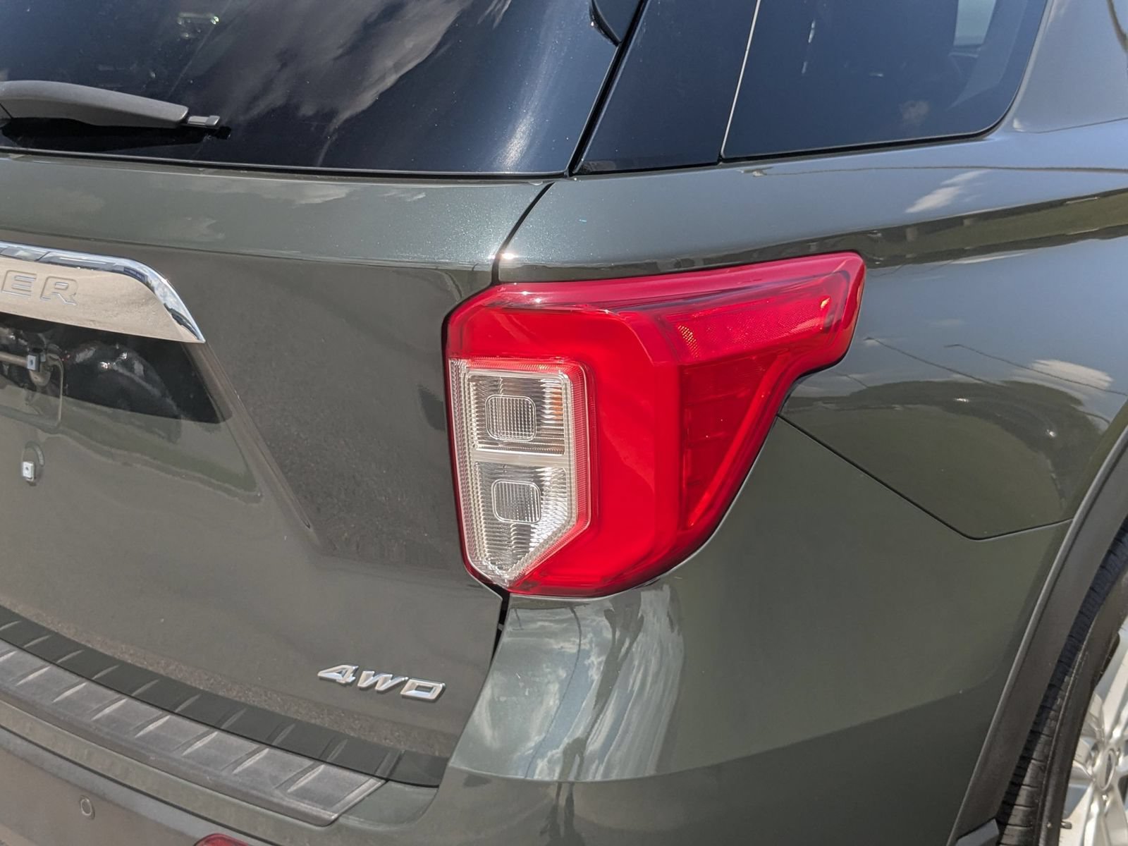 Used 2024 Ford Explorer XLT w/ Equipment Group 202A AWD/4WD image 34