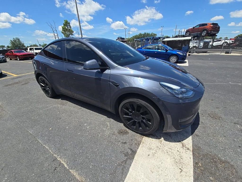 Used 2023 Tesla Model Y AWD image 3