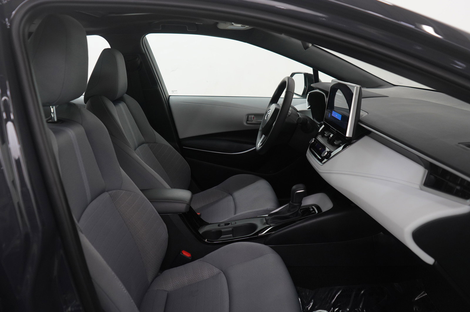 Used 2025 Toyota Corolla SE image 13