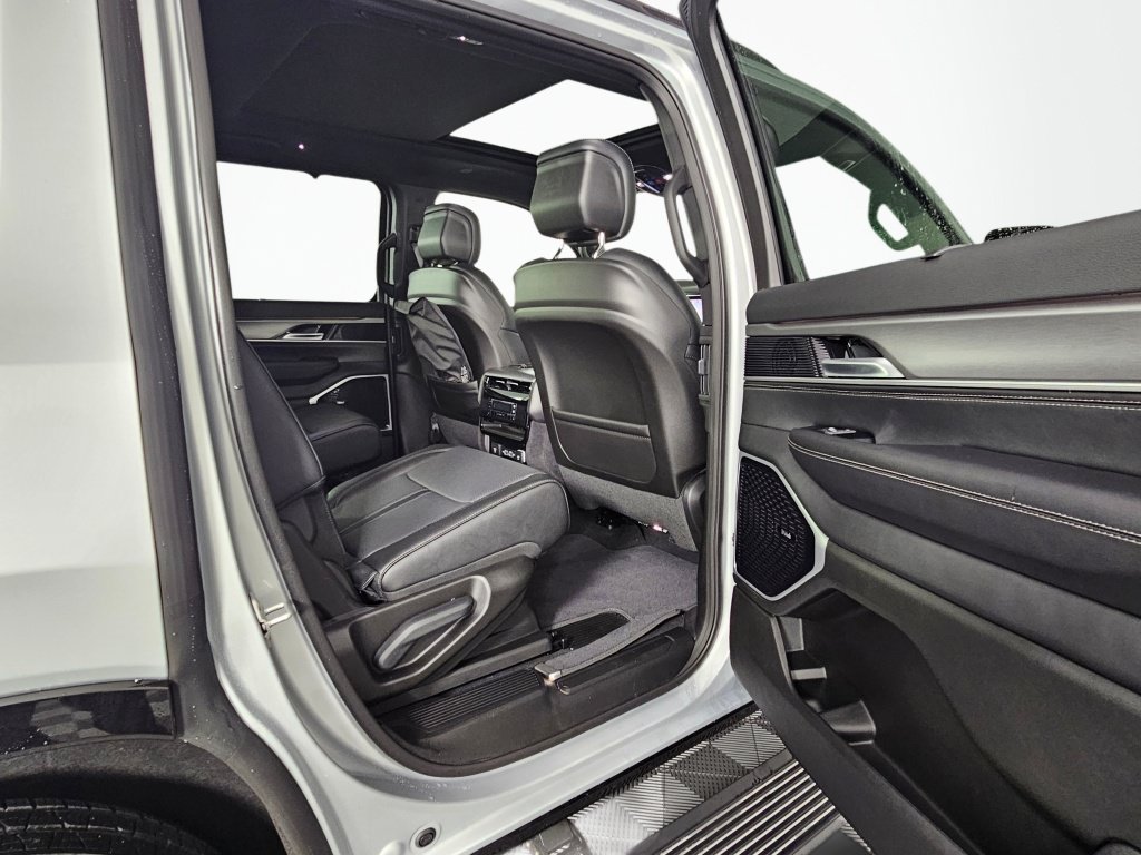 New 2026 Jeep Grand Wagoneer Limited AWD/4WD image 37
