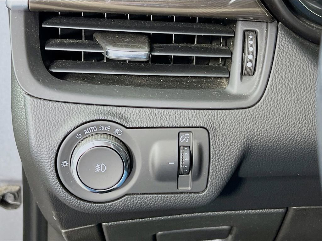 Certified 2020 Buick Envision Essence image 9