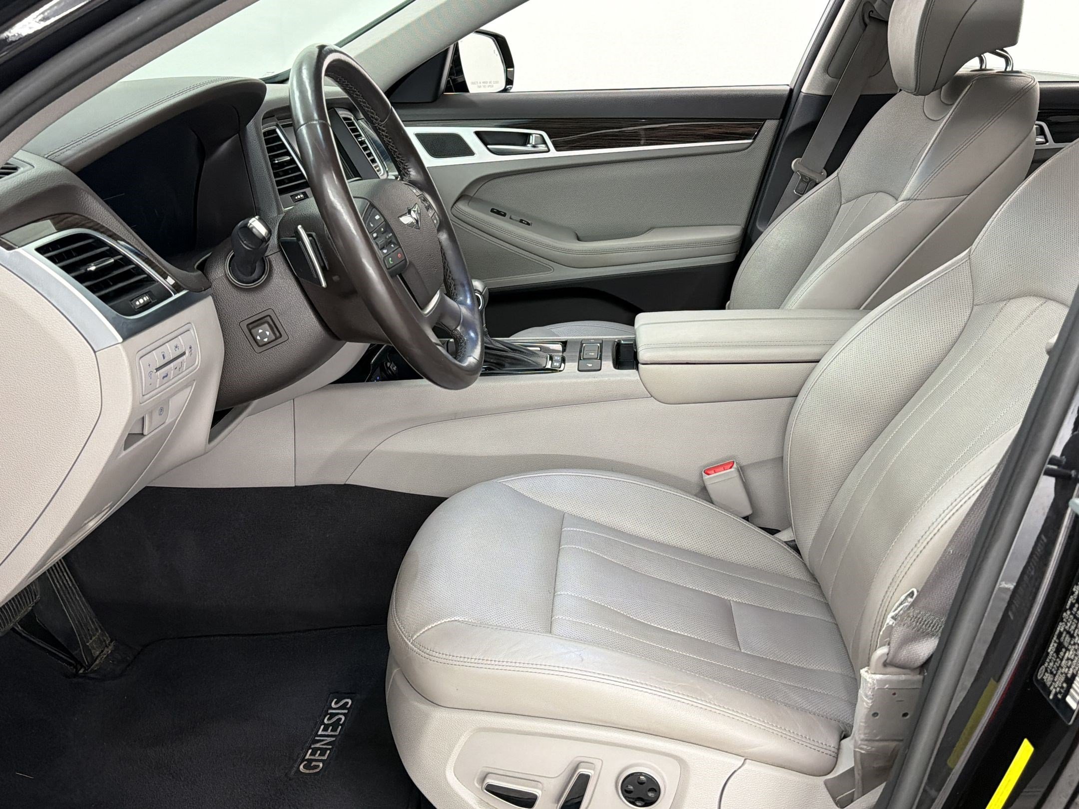 Used 2018 Genesis G80 3.8 AWD/4WD image 28