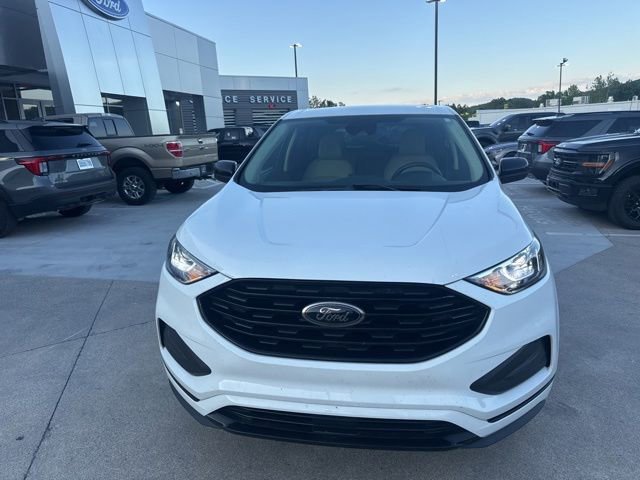 Used 2022 Ford Edge SE w/ Black Appearance Package AWD/4WD image 2