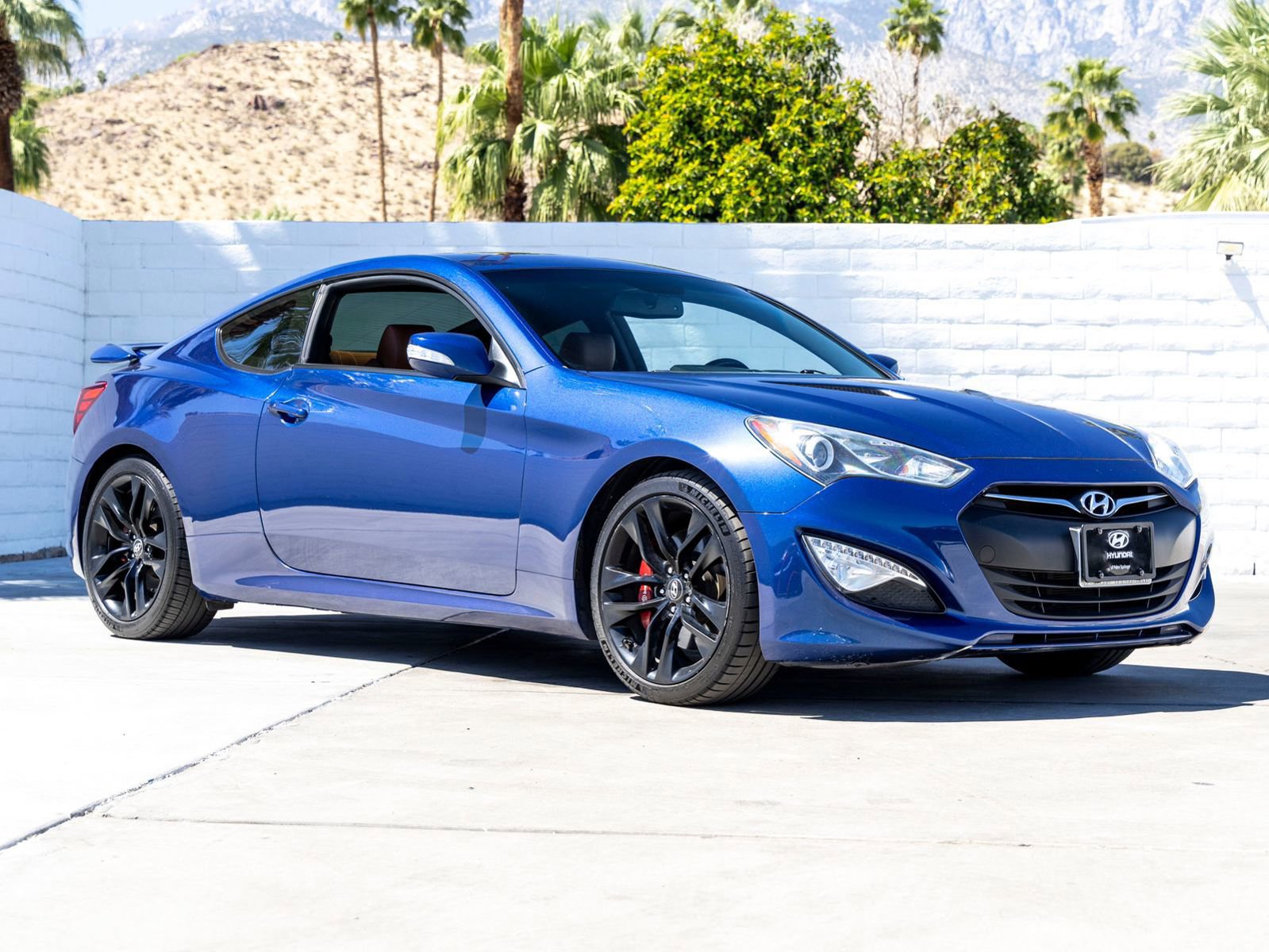 Used 2016 Hyundai Genesis Coupe 3.8 image 2