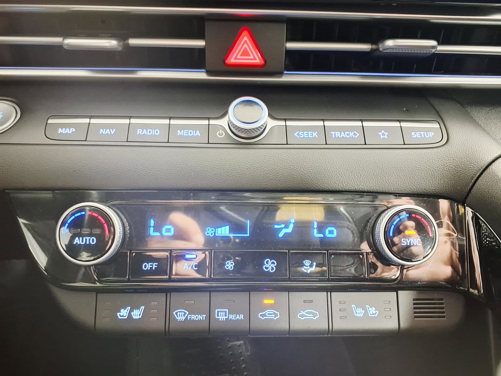 Certified 2023 Hyundai Elantra Limited FWD image 20