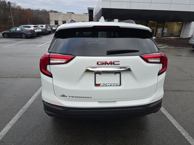 Certified 2023 GMC Terrain SLE w/ Driver Convenience Package image 4