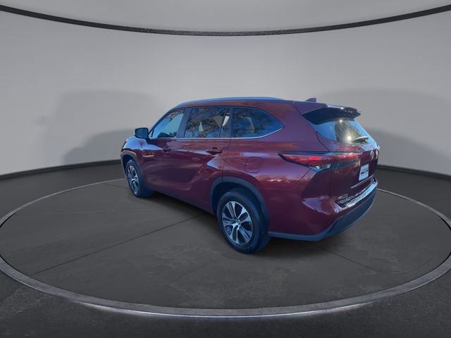 Used 2023 Toyota Highlander XLE image 10