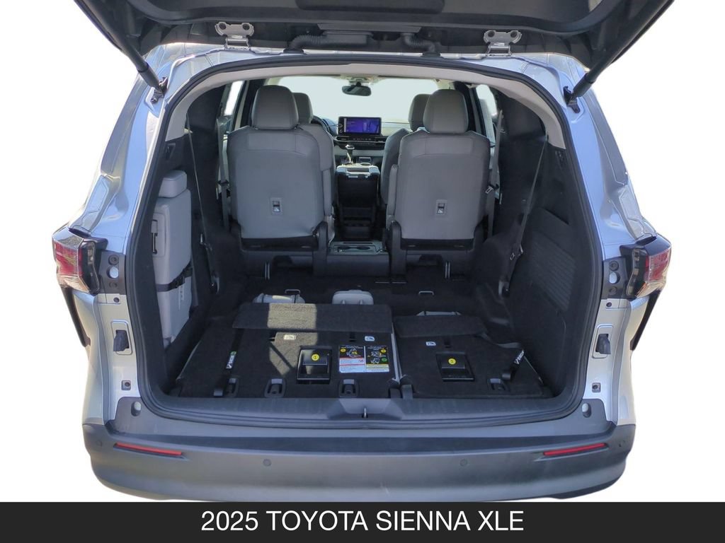 Used 2025 Toyota Sienna XLE FWD image 23