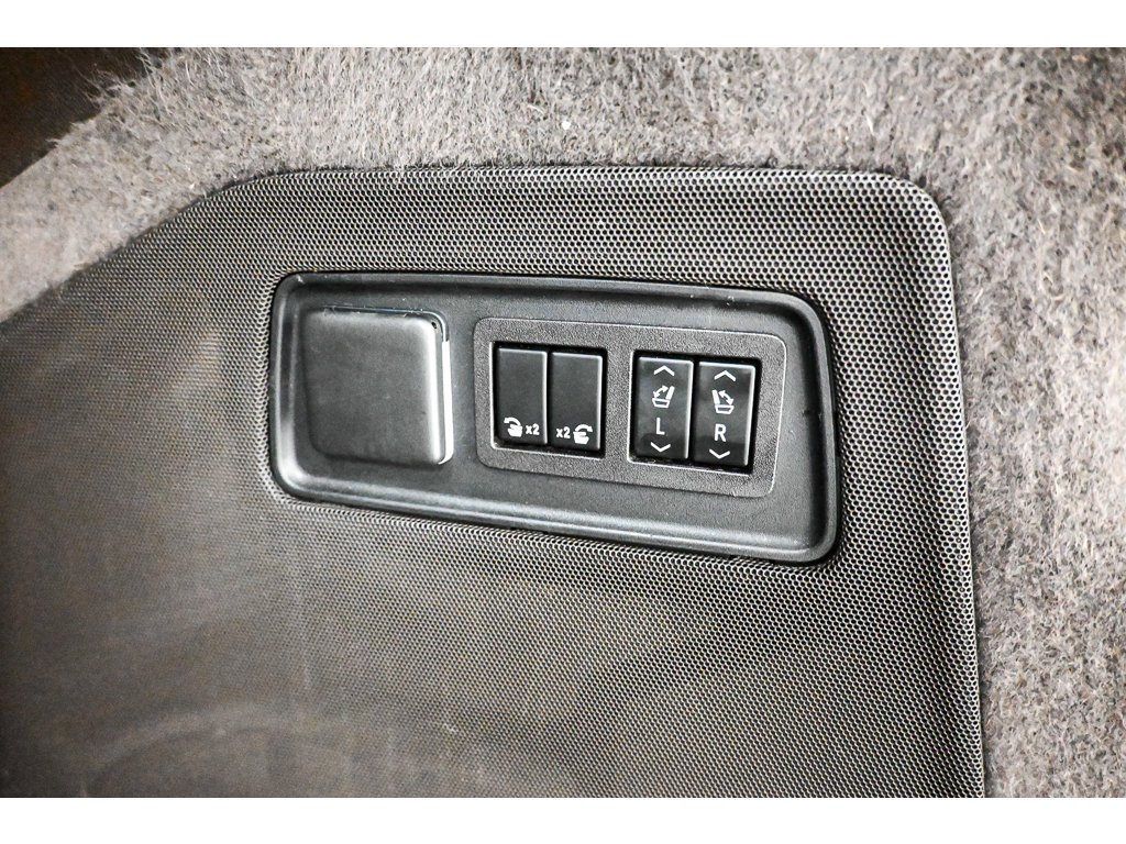 Used 2023 Cadillac Escalade Premium Luxury AWD/4WD image 58