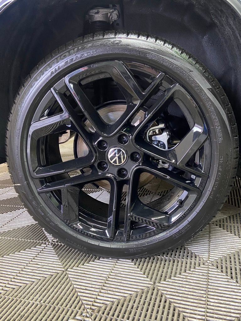 New 2026 Volkswagen Tiguan SE R-Line image 9