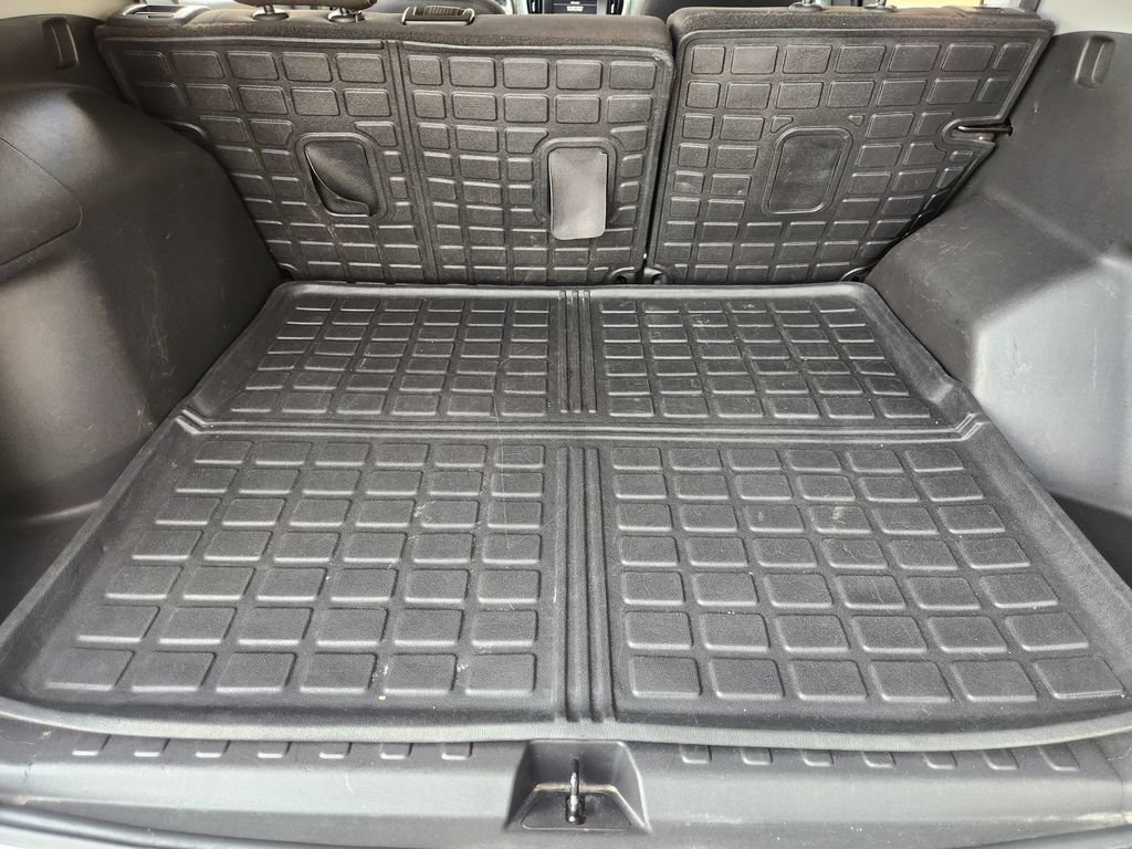 Used 2022 GMC Terrain SLE w/ Driver Convenience Package FWD image 34