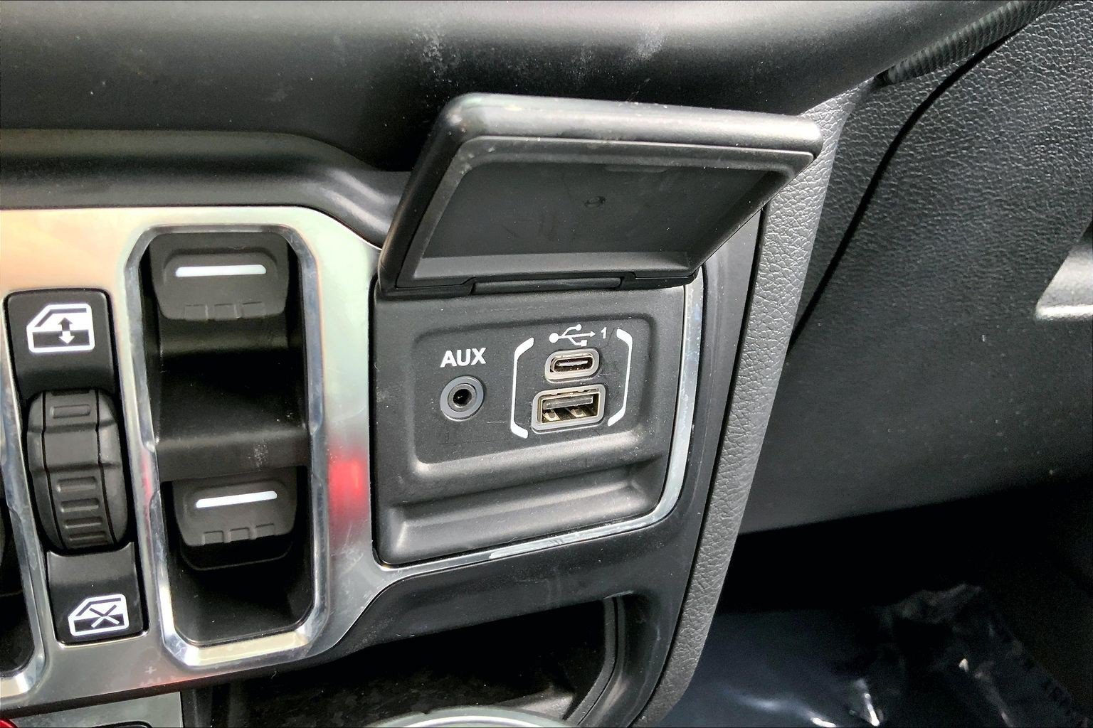 Certified 2023 Jeep Wrangler Unlimited Rubicon 4xe w/ Cold Weather Group AWD/4WD image 30