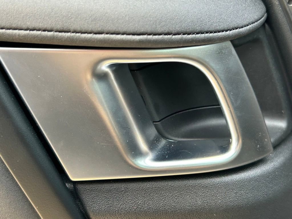 Used 2024 Land Rover Discovery Dynamic SE image 27